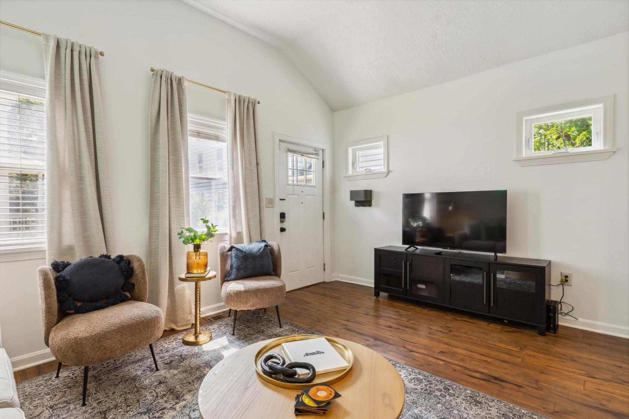 Newly Renovated Tremont Treasure I Cozy + Modern Villa Cleveland Buitenkant foto