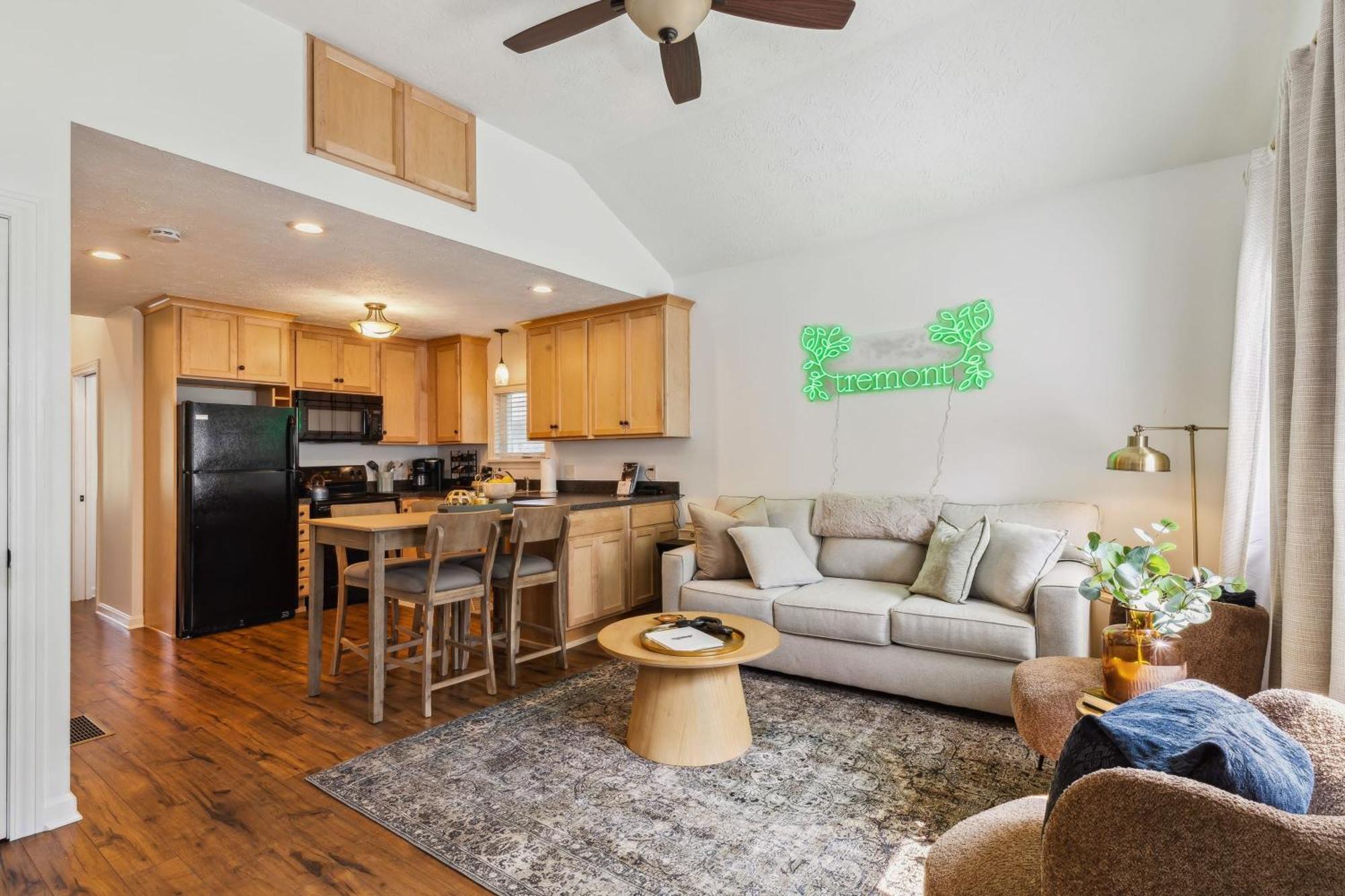 Newly Renovated Tremont Treasure I Cozy + Modern Villa Cleveland Buitenkant foto